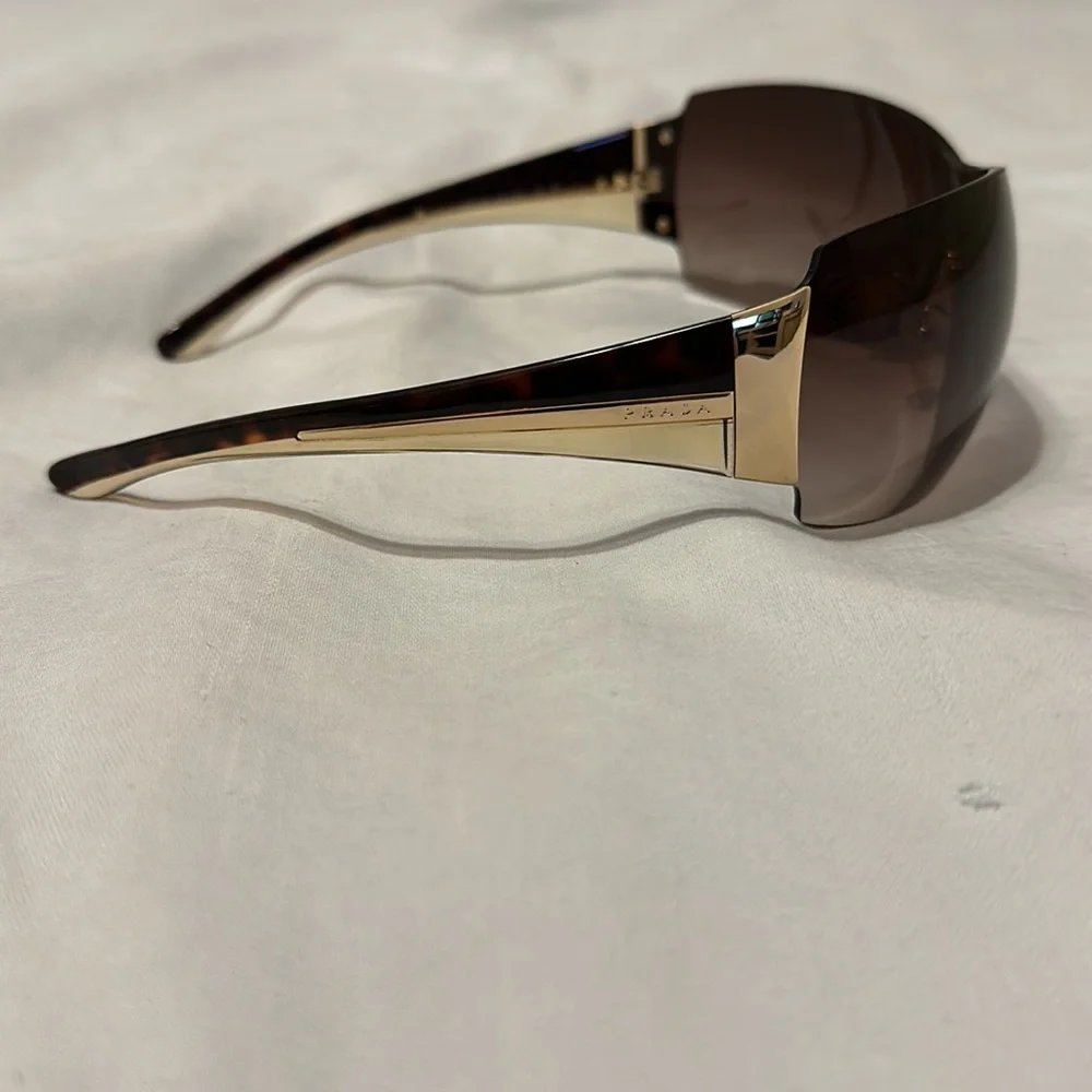 Prada sunglasses - Picture 2 of 4